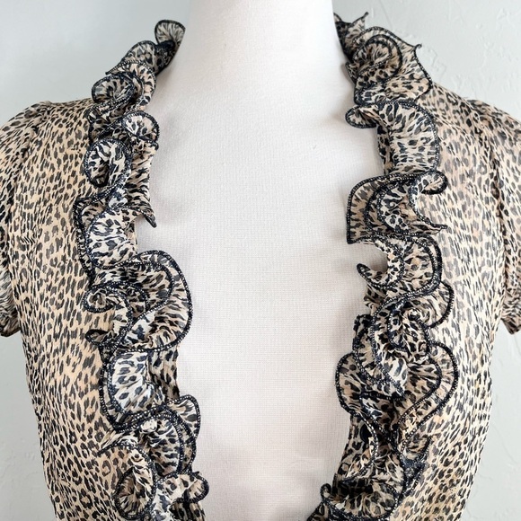 Y2k Sunny Leigh Leopard Print Sheer Ruffle Front Half Button Down V Neck Top - Picture 3 of 11